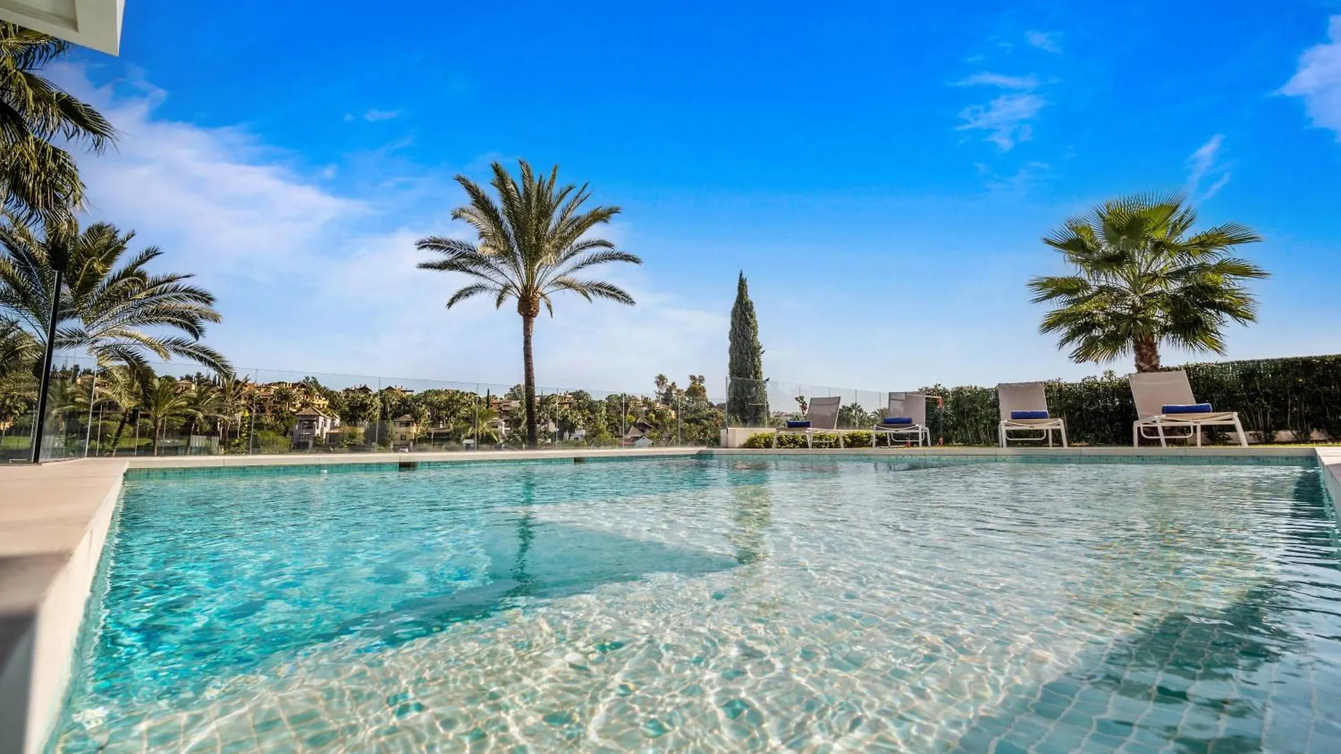 Villa Sandie Front Golf Cinema Room Sauna Jacuzzi Kids Playground Estepona